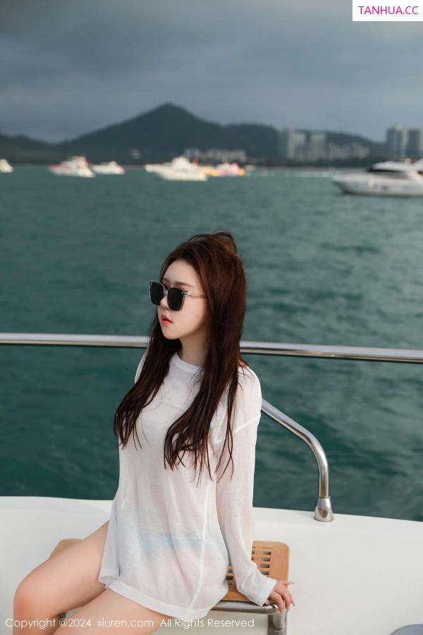   [XiuRen]高清写真图 2024.01.02 No.7898 小薯条nienie 游艇美腿第27张图片